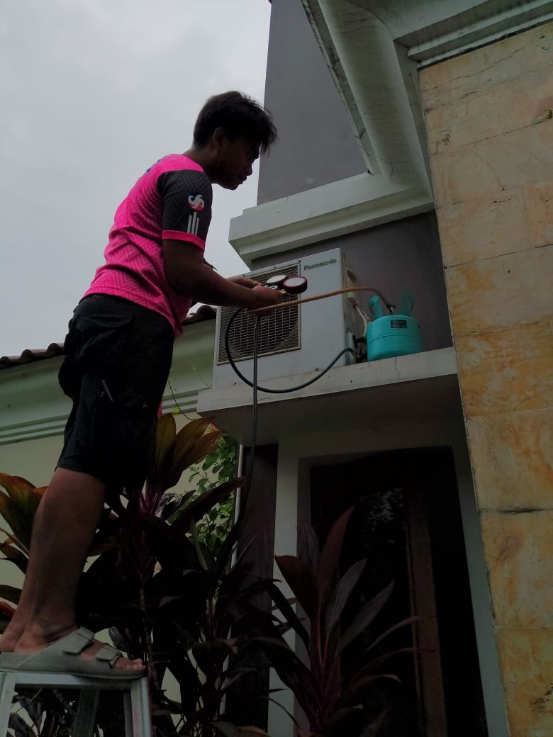 pembersihan_service_ac_bergansai_jogja