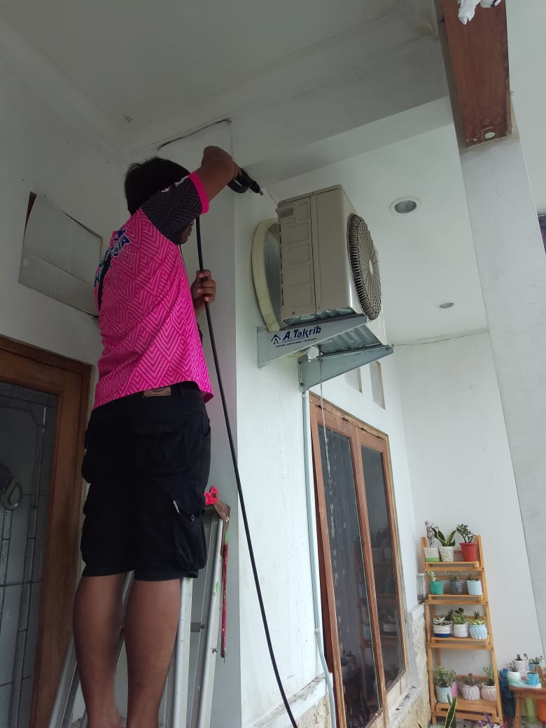 teknisi_service_ac_bergansai_jogja_outdoor